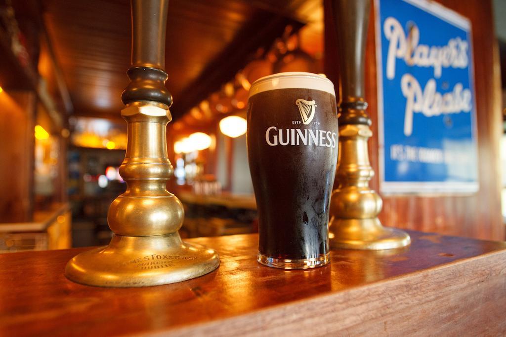 Giltraps Townhouse & Glamping Hotel Kinnitty Bagian luar foto