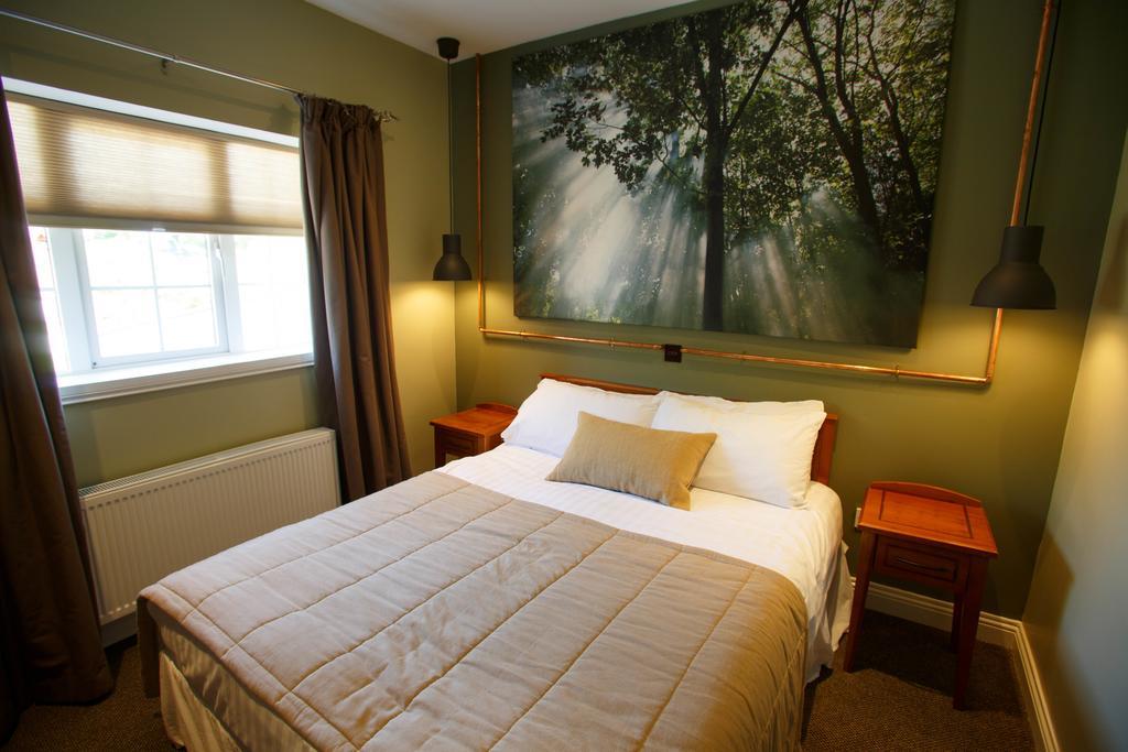 Giltraps Townhouse & Glamping Hotel Kinnitty Bagian luar foto